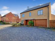 4 bedroom detached house for sale in Old Mills Road,...