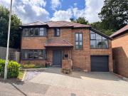 4 bedroom detached house for sale in Old Orchard, Luton, LU1