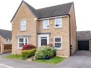 4 bedroom detached house for sale in Park Road, Oulton,...