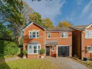 4 bedroom detached house for sale in Parkfield Close,...