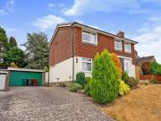 4 bedroom detached house for sale in Poplar Way Midhurst...