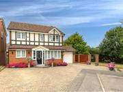 4 bedroom detached house for sale in Rochford Drive,...