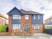 4 bedroom detached house for sale in Roseleigh Avenue,...