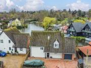 4 Bedroom Detached House For Sale In The Rhond, Hoveton
