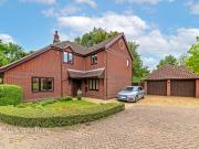 4 bedroom detached house for sale in Verdi Close, MILTON...