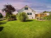 4 bedroom Detached House for sale, Woodlands Drive,...