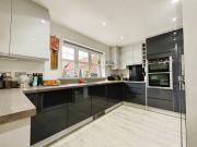 4 bedroom Detached House to let