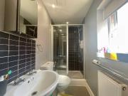 4 bedroom Detached House to let