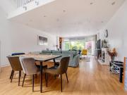 4 bedroom detached house to rent