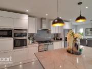 4 bedroom detached house to rent