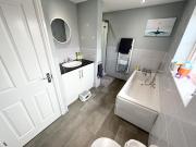 4 bedroom detached house to rent