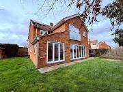 4 bedroom detached house to rent