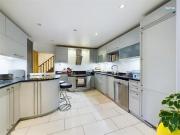 4 bedroom detached house to rent