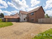 4 bedroom detached house to rent