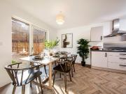 4 bedroom detached house to rent