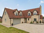 4 bedroom detached house to rent