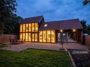 4 bedroom detached house to rent