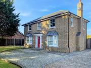 4 bedroom detached house to rent