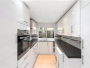 4 bedroom end of terrace house