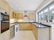 4 Bedroom End Of Terrace House