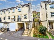 4 Bedroom End Of Terrace House