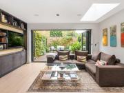 4 Bedroom End Of Terrace House