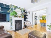 4 Bedroom End Of Terrace House