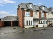 4 Bedroom End Of Terrace House