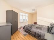 4 bedroom end of terrace house for rent in Ena Road,...