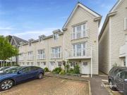 4 bedroom end of terrace house for rent in Sunapee Road,...