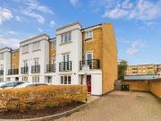 4 bedroom end of terrace house for sale