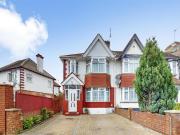 4 bedroom end of terrace house for sale