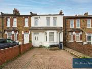 4 bedroom end of terrace house for sale