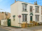 4 bedroom end of terrace house for sale