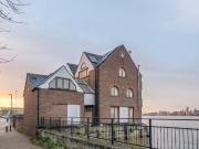 4 bedroom end of terrace house for sale