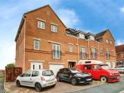 4 bedroom end of terrace house for sale