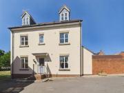 4 bedroom end of terrace house for sale