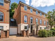 4 bedroom end of terrace house for sale