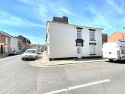 4 bedroom end of terrace house for sale in Bramble Road,...