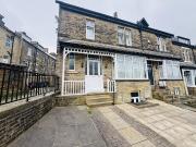 4 bedroom end of terrace house to rent