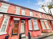 4 bedroom end of terrace house to rent