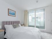 4 bedroom end of terrace house to rent