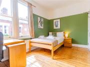 4 bedroom end of terrace house to rent