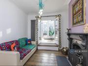 4 bedroom end of terrace house to rent