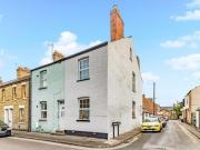 4 bedroom end of terrace house to rent