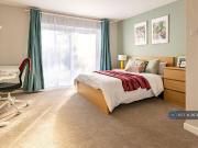 4 bedroom end of terrace house to rent