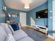 4 bedroom end of terrace house to rent