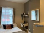 4 bedroom end of terrace house to rent