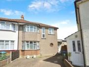4 bedroom End Terrace House for sale, Hall Farm Drive,...