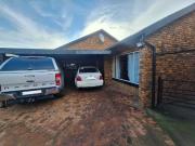 4 BEDROOM FACEBRICK HOUSE WITH SWIMMINGPOOL IN BOOYSENS PTA